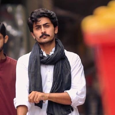 addiyal_hun's profile picture. Poetry / बकैती / हुड़दंगई / शायरी / निहायती बेहया / ढीठ /