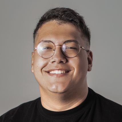 zedemoraes's profile picture. Ex-CP2 | teatro 🎭 | Atuação Cênica - UNIRIO | vira-lata caramelo | @vascodagama & @fcbarcelona_br | 2003 | ele/dele