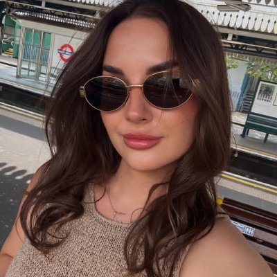 Faye_peterson0's profile picture. “Designing tomorrow, one pixel at a time.