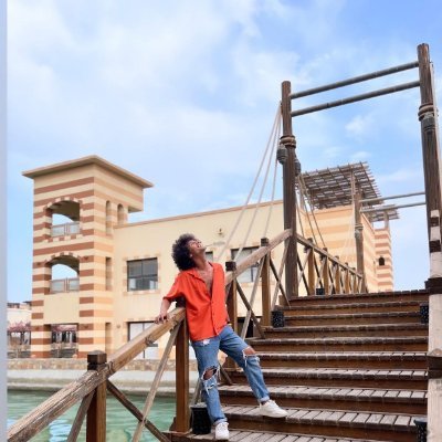 Beee0x's profile picture. Trying my best, kinda!