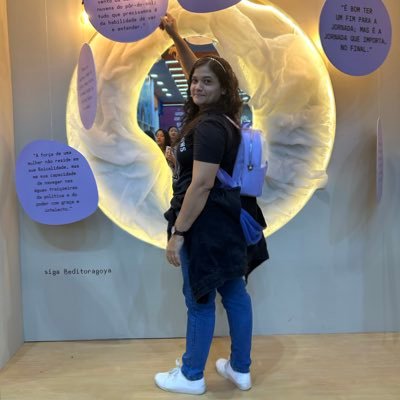 pinkgp's profile picture. Danço,
não apenas por dançar,
mas por sentir em cada partícula de meu corpo
as notas de uma música que nunca pára.