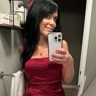 SarahIronside6's profile picture. 💙 #WokeAF #ProChoice #Democrat 🐈⬛🐈Cat lover 📘 Friend of Bill W. 💙🌊 (@sarahironside.bsky.social)