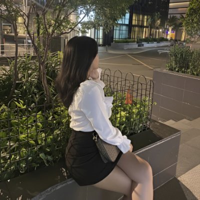 00oka's profile picture. Designing style 👗
Investing smart 💼
Driving fast 🏎
Flowing calm with yoga 🧘‍♀️
 — Living my best life in Miami, USA🇻🇳🇺🇸✨