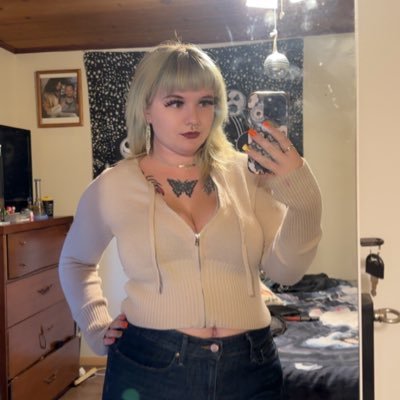 toriiii1214's profile picture. 