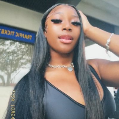 prettybratnay's profile picture. look me in my eyes can’t name a bitch better ꨄ.