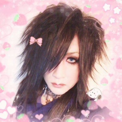 Cremasquiinho's profile picture. cremasquinho acervo jurídico mana sama, moi dix mois, malice mizer, esnupis, unicórnios & bobagens :p🦄🍦💖🌷🍰🎀🧁https://t.co/KCuBoYtBC5