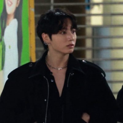 SlLKGGUK's profile picture. 24 | she/her