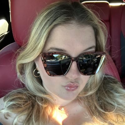 SarahLimegrover's profile picture. 