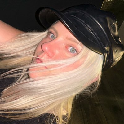 mollieonpop's profile picture. pop culture addict // youtube creator // cohost of @talkmileytome