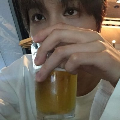 inthesolace's profile picture. solares, adorar/viver, escrever, sempre.