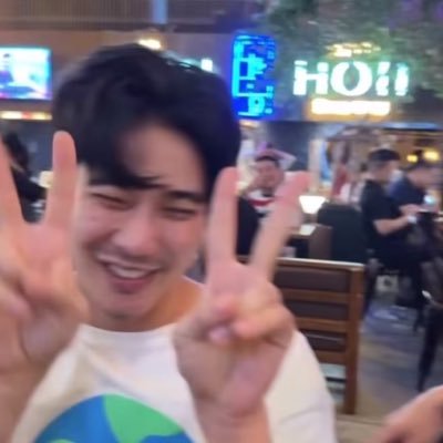 chxrrxxn's profile picture. 