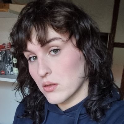 koenigin_feurio's profile picture. you know the coke, it keep me slim... and the booze, it give me a personality / @strays_of_paris