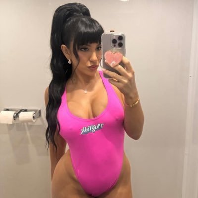 Rose26457Rose's profile picture. don’t ask for my picture if you can’t chat me first am not here to play game and am single 😢❤️‍🩹❤️‍🩹😭