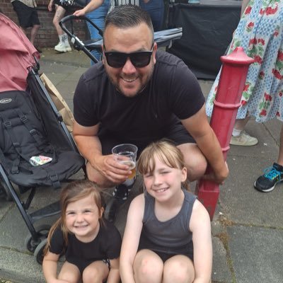 Stnnz9Nufc's profile picture. Halle & Lottie 🖤🤍 #NUFC #𝙉𝙚𝙬𝙘𝙖𝙨𝙩𝙡𝙚™️  The Smiths🎶