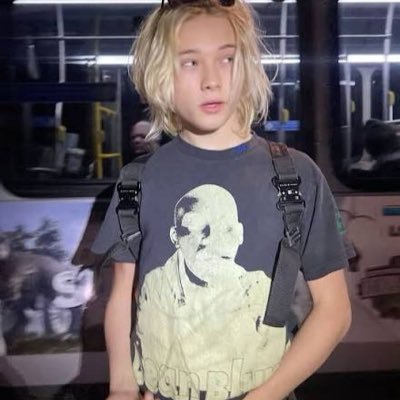 lisobennet's profile picture. too woke for twitter, too asleep for blusky