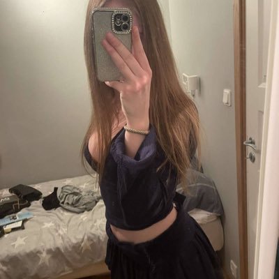 claraprinceess's profile picture. vet inte riktigt vad jag ska skriva här😝 men jag fyllde precis 18 o letar efter en pojkvän🙈gillar hundar, shopping o andra tjejsaker🛍️🥰