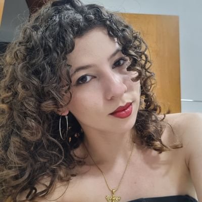 iisadoriinhaa's profile picture. penso logo me canso