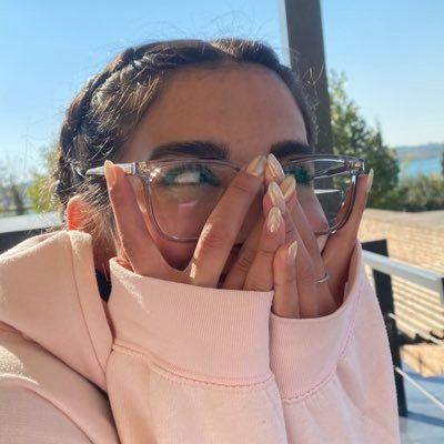 bonelesiia's profile picture. بهت ربط نداره.