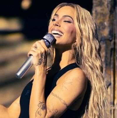 biebswinner's profile picture. Mi historia, su música. {jb} {Tini}. He followed me 25/12/2014. Believe, Purpose and Justice Tour || Tini Tour. Hails 🌷.