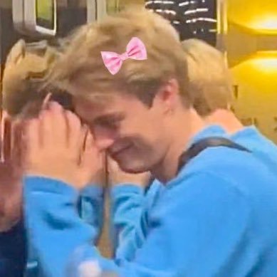 wifehenryfox's profile picture. yaoi & eng-lit nerd with a splash of sanity.