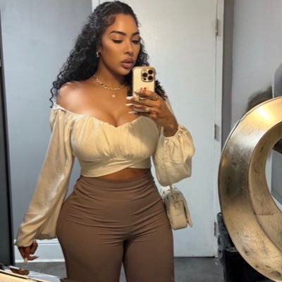 rosella_ru48625's profile picture. I’m Tamara this is my only account# I’m single with no kids looking for a caring relationship that will last long 💕🥰