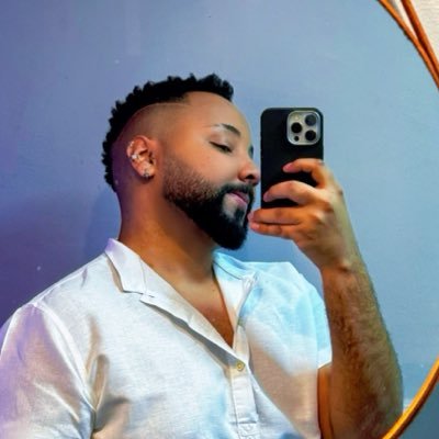 MichaelDglas_'s profile picture. curioso, canceriano com asc em câncer e de humanas.