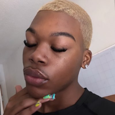 fivestrkidd's profile picture. ig | sexyblondeboyy