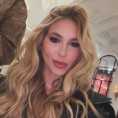 melissacomenta's profile picture. as vidinhas colam juntão 💗🤞🏻