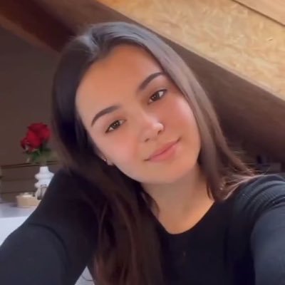 notabitch0876's profile picture. nothing to say actually 🙂……let make money