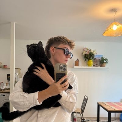 emacbibi's profile picture. mathys c'est le meilleur ami du monde 🥰