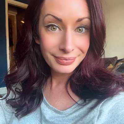 Teacherglitter's profile picture. Mother of dragons 🌟 Lover of the Arts✨ Passionate about reading✨Pedagogy built on research informed practice ✨All views my own✨#BrewEdleicester✨TES: cerieccles