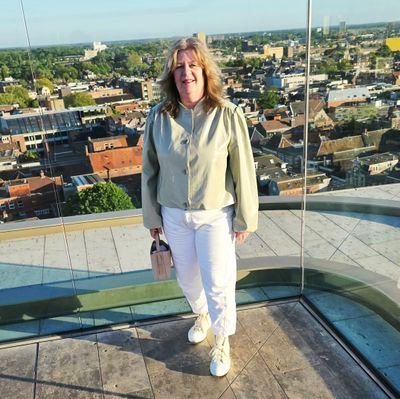 kramer_gea's profile picture. Vurige pro-moeke, pro-kerngezin! Ik steun biologische moeders, vier het kerngezin als bruisend hart van de samenleving en omarm alleenstaande moeders. Zwemmer.