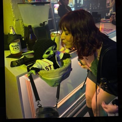 lupitersz's profile picture. somos uno, somos del mundo