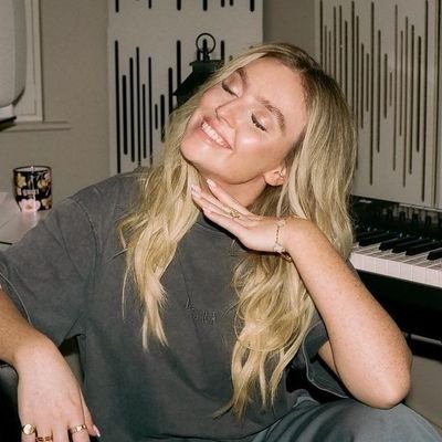 faceofphases's profile picture. if u can be anything in this world be kind 
🌼❤️💕Loving the walking dead, Little Mix, BTS and 1D ❤️🍩