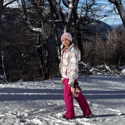 valentinaumb_'s profile picture. 💙💛💙👩🏼‍⚕️