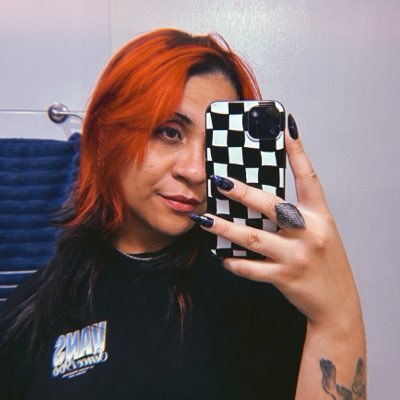 seesawady's profile picture. 𝘥𝘦𝘴𝘪𝘨𝘯𝘦𝘳 𝘨𝘳á𝘧𝘪𝘤𝘰 | 𝘦𝘯𝘵𝘶𝘴𝘪𝘢𝘴𝘵𝘢 𝘮𝘶𝘴𝘪𝘤𝘢𝘭 | 𝘤𝘢𝘯𝘵𝘰𝘳𝘢 𝘥𝘦 𝘬𝘢𝘳𝘢𝘰𝘬ê ✨