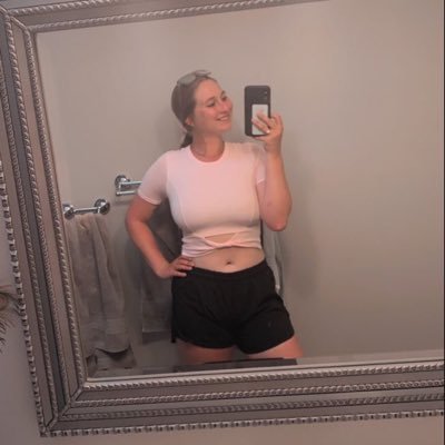 lorasmith93166's profile picture. 