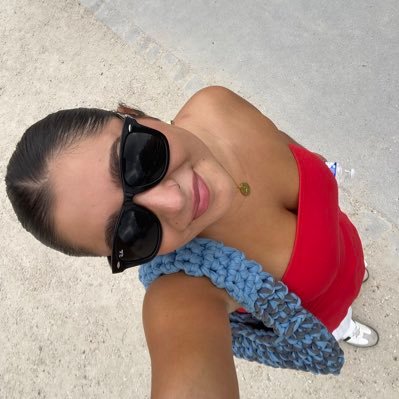 emmaarobles's profile picture. 