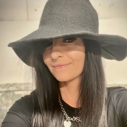 ruOKAYannie's profile picture. 