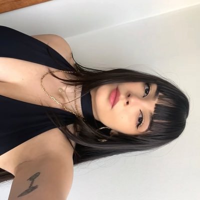 KmilleEmanuelle's profile picture. universitária triste com péssimo senso de humor e defensora da monogamia