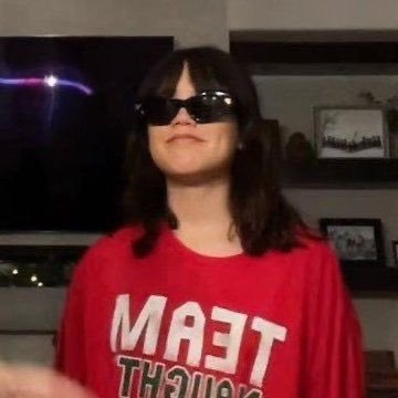 theyoungluthor's profile picture. e a perua falou 'tá afim?' e eu disse 'agr não!' •• 90's kid