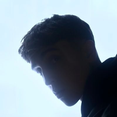 yellowWK's profile picture. Monteur / Sound Designer Freelance 🇫🇷 Également photographe ! Rejoins-moi sur Twitch !🔥 https://t.co/rV9rwr7VWq DM open 📩