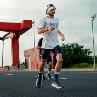 JoseLVilladiego's profile picture. Mis amigos me dicen Poker. Enamorado del deporte desde niño. Correr y nadar es lo mío, también me tomo mis frías #yayoya