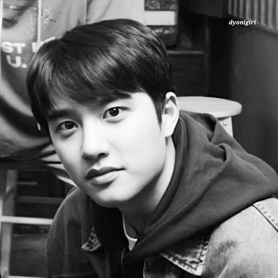 fallmemoir's profile picture. I live in between words and memories in fall.