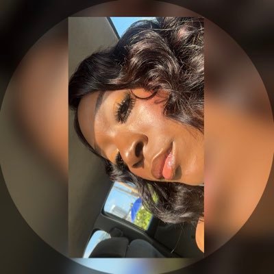chioms__'s profile picture. Product Designer👩🏽‍💻|| A bookworm📚||Skincare enthusiast✨ || Gift curator💐🎁 @moradogifts