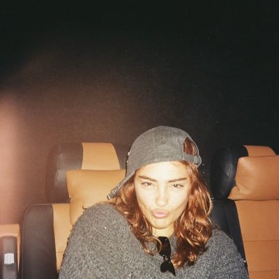 sapphiccme's profile picture. 🥀 🌼