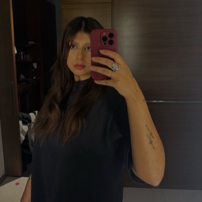 sondersab's profile picture. go piss girl