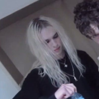 elvqss's profile picture. 