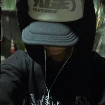 y___age's profile picture. Osaka
