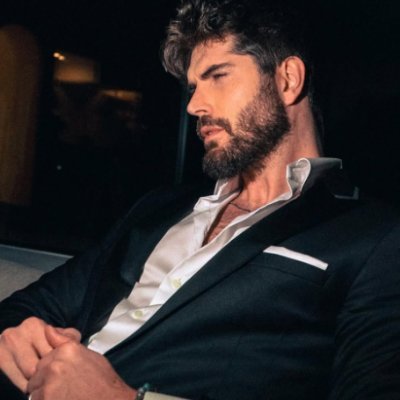 ToBeTheVillain's profile picture. {21+RP|MC|FAKE|PARODY} History will decide if I'm a villain or a hero.